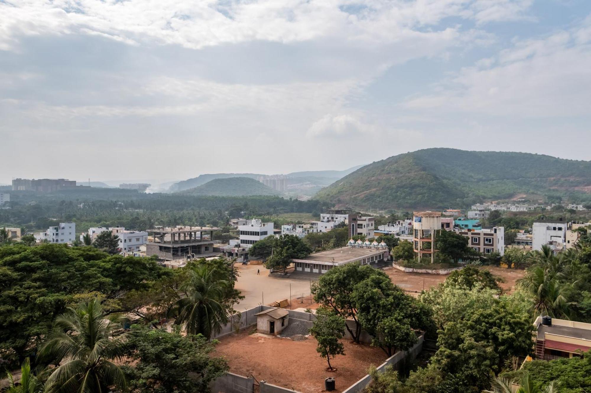 Oyo Sai Nivas Hotel Jalāripeta Buitenkant foto